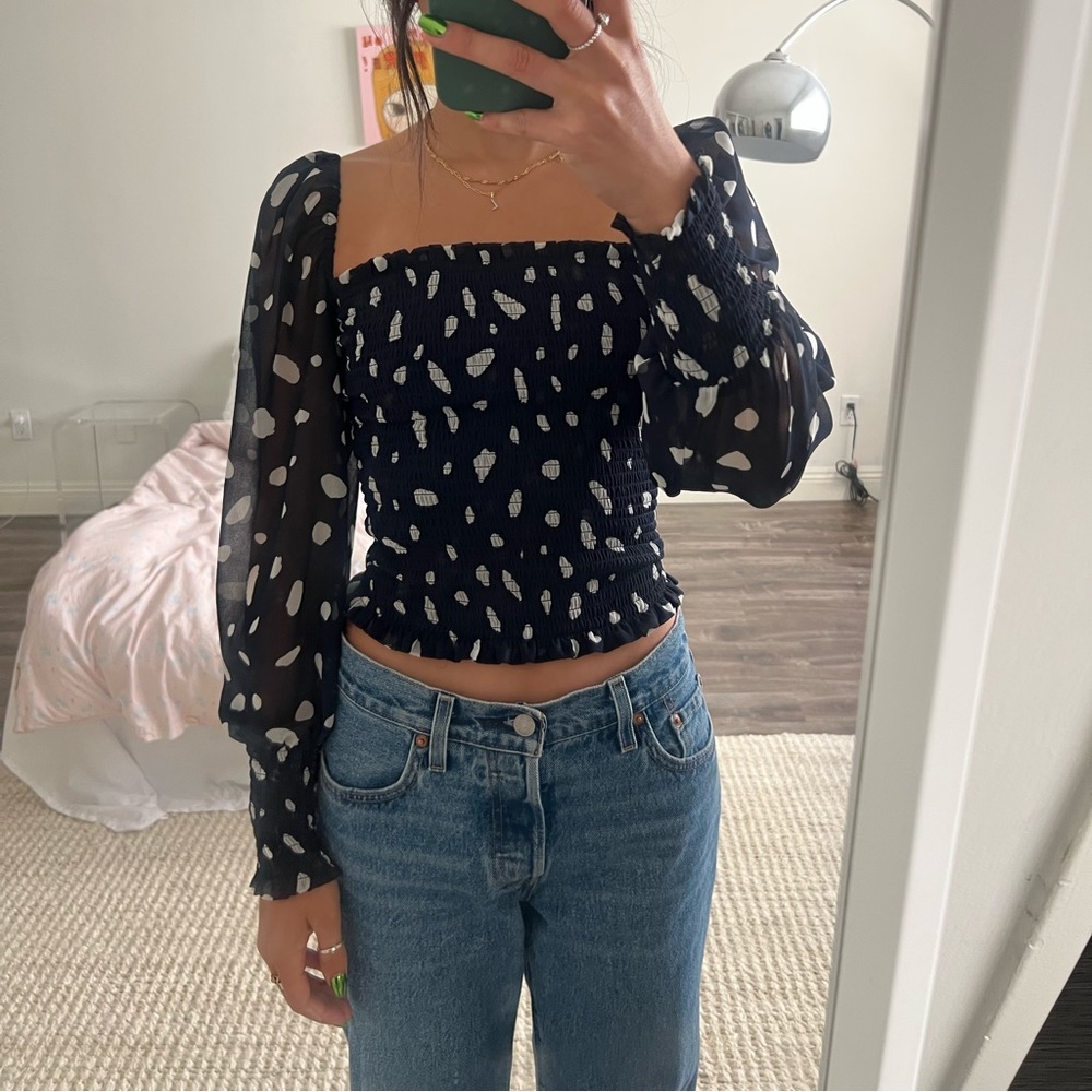 Dark blue patterned fitted top💙from -Aritzia